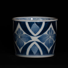 画像をギャラリービューアに読み込む, 染付(そめつけ)蕎麦猪口(そばちょこ)-菖蒲(しょうぶ)-