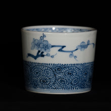画像をギャラリービューアに読み込む, 染付(そめつけ)蕎麦猪口(そばちょこ)-枝梅と蛸唐草(えだうめ たこからくさ)