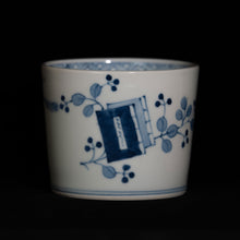 画像をギャラリービューアに読み込む, 染付(そめつけ)蕎麦猪口(そばちょこ)-書物(しょもつ)