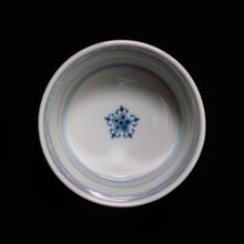 画像をギャラリービューアに読み込む, 染付(そめつけ)蕎麦猪口(そばちょこ)-枝梅と蛸唐草(えだうめ たこからくさ)