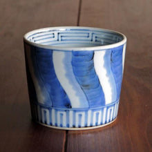 画像をギャラリービューアに読み込む, 染付(そめつけ)蕎麦猪口(そばちょこ)-捻り濃み(ねじりだみ)-