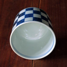 画像をギャラリービューアに読み込む, 染付(そめつけ)蕎麦猪口(そばちょこ)-市松(いちまつ)