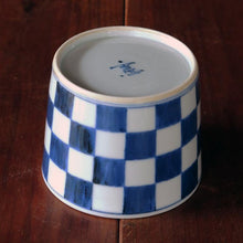 画像をギャラリービューアに読み込む, 染付(そめつけ)蕎麦猪口(そばちょこ)-市松(いちまつ)