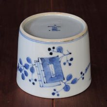 画像をギャラリービューアに読み込む, 染付(そめつけ)蕎麦猪口(そばちょこ)-書物(しょもつ)