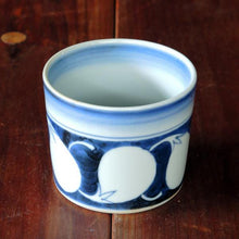 画像をギャラリービューアに読み込む, 染付(そめつけ)蕎麦猪口(そばちょこ)-白抜茄子(しろぬき なす)