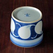 画像をギャラリービューアに読み込む, 染付(そめつけ)蕎麦猪口(そばちょこ)-白抜茄子(しろぬき なす)