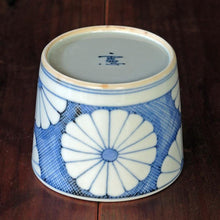 画像をギャラリービューアに読み込む, 染付(そめつけ)蕎麦猪口(そばちょこ)-地文菊花文(じもん きくかもん)