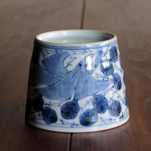 画像をギャラリービューアに読み込む, 染付(そめつけ)蕎麦猪口(そばちょこ)-銀杏に松葉(いちょうにまつば)ー