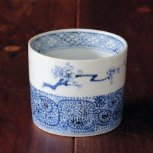 画像をギャラリービューアに読み込む, 染付(そめつけ)蕎麦猪口(そばちょこ)-枝梅と蛸唐草(えだうめ たこからくさ)