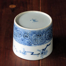 画像をギャラリービューアに読み込む, 染付(そめつけ)蕎麦猪口(そばちょこ)-枝梅と蛸唐草(えだうめ たこからくさ)