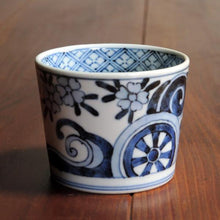 画像をギャラリービューアに読み込む, 染付(そめつけ)蕎麦猪口(そばちょこ)-桜に水車(さくらにすいしゃ)