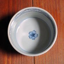 画像をギャラリービューアに読み込む, 染付(そめつけ)蕎麦猪口(そばちょこ)-桜に水車(さくらにすいしゃ)