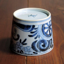 画像をギャラリービューアに読み込む, 染付(そめつけ)蕎麦猪口(そばちょこ)-桜に水車(さくらにすいしゃ)