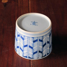 画像をギャラリービューアに読み込む, 染付(そめつけ)蕎麦猪口(そばちょこ)-矢羽(やばね)-