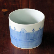 画像をギャラリービューアに読み込む, 染付(そめつけ)蕎麦猪口(そばちょこ)-芝垣(しばがき)