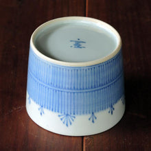 画像をギャラリービューアに読み込む, 染付(そめつけ)蕎麦猪口(そばちょこ)-芝垣(しばがき)