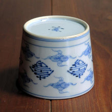 画像をギャラリービューアに読み込む, 染付(そめつけ)蕎麦猪口(そばちょこ)-霊雲(れいうん)