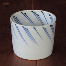 画像をギャラリービューアに読み込む, 染付(そめつけ)蕎麦猪口(そばちょこ)-驟雨(しゅうう)