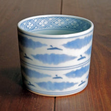画像をギャラリービューアに読み込む, 染付(そめつけ)蕎麦猪口(そばちょこ)-雲と雁(くも がん/かり)