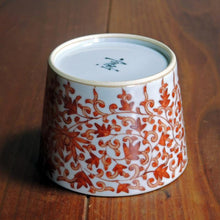 画像をギャラリービューアに読み込む, 錦(にしき)蕎麦猪口(そばちょこ)-赤絵(あかえ)の牡丹唐草(ぼたんからくさ)
