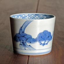 画像をギャラリービューアに読み込む, 染付(そめつけ)蕎麦猪口(そばちょこ)-三蓋松(さんがいまつ)-
