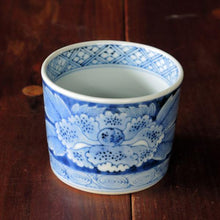 画像をギャラリービューアに読み込む, 染付(そめつけ)蕎麦猪口(そばちょこ)-外濃牡丹(そとだみ ぼたん)-